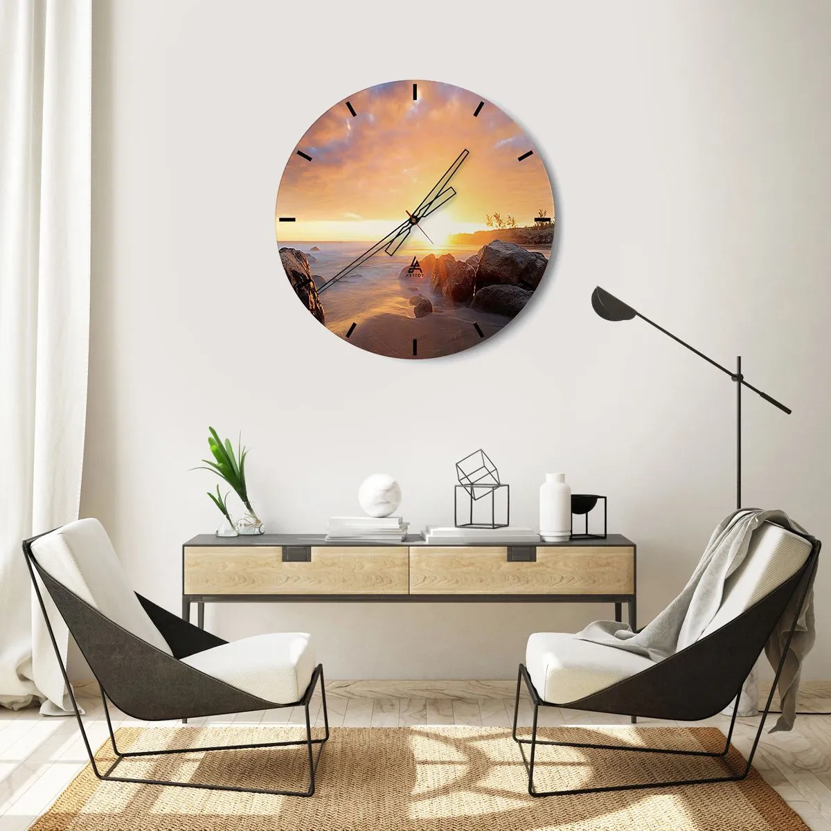 Vægur, Uret - Solnedgang over havet med sten og varmt lys - 30x30cm - En lysende aftenbrise - Moderne vægdekoration til stue, køkken og soveværelse ARTTOR