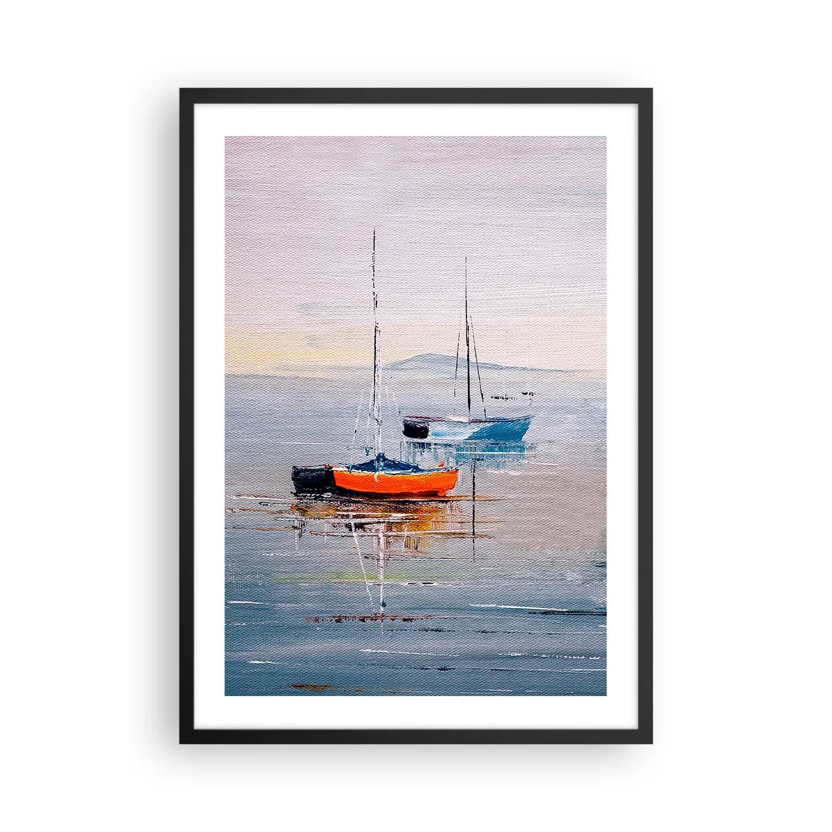 Plakat i sort ramme - Sejlbåde på roligt vand - 50x70cm - Et velfortjent hvil - Moderne vægdekoration til stue og soveværelse ARTTOR