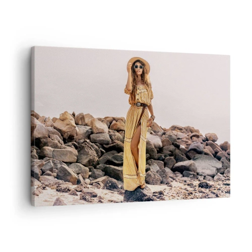 Lærredstryk - Billede på lærred - En kvinde i boho-stil mod en klippefyldt strandbaggrund - 70x50cm - Magien ved sten - Moderne vægdekoration til stue og soveværelse ARTTOR